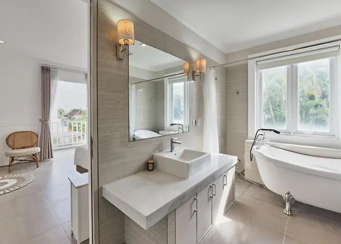 3br Tropical Modern Minimalist In Near Cafes Villa