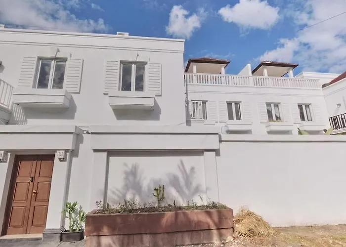 Villa 3br Tropical Modern Minimalist In Near Cafes *