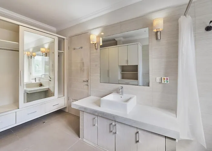 Villa 3br Tropical Modern Minimalist In Near Cafes Seminyak