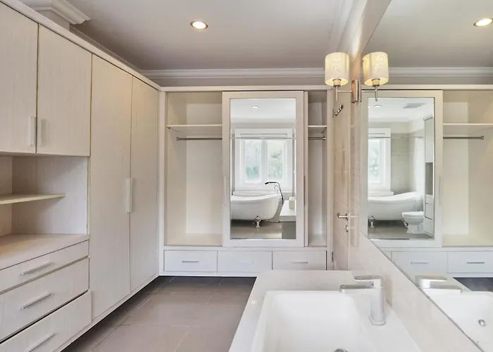3br Tropical Modern Minimalist In Near Cafes *